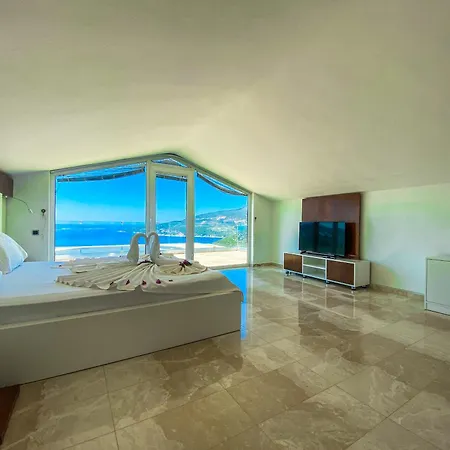 Villa Charming 4-bedroom With Ac In Beautiful Antalya *
