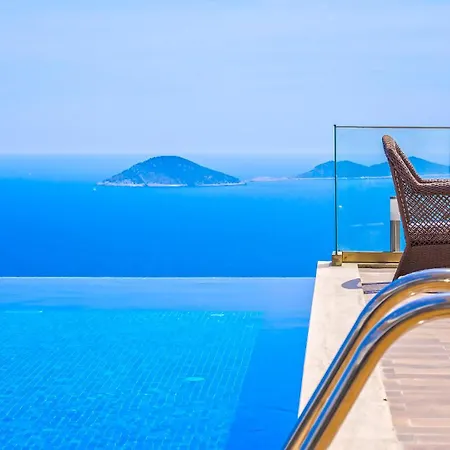 Villa Charming 4-bedroom With Ac In Beautiful Antalya *