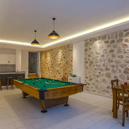 Charming 4-bedroom With Ac In Beautiful Antalya *