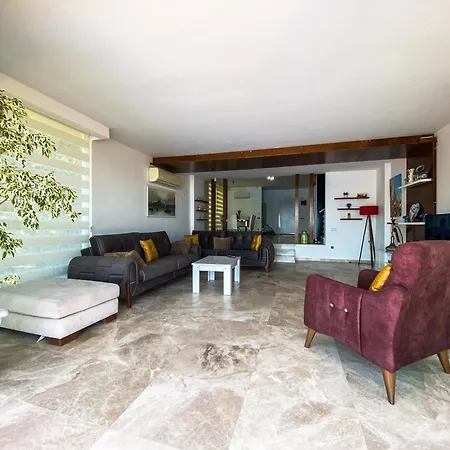 Charming 4-bedroom With Ac In Beautiful Antalya Kaş