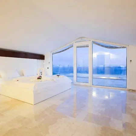 Charming 4-bedroom With Ac In Beautiful Antalya