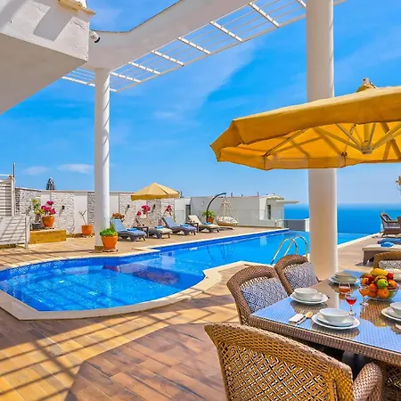 Charming 4-bedroom With Ac In Beautiful Antalya *